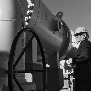 Colonial pipeline bw vertical 2000x3000