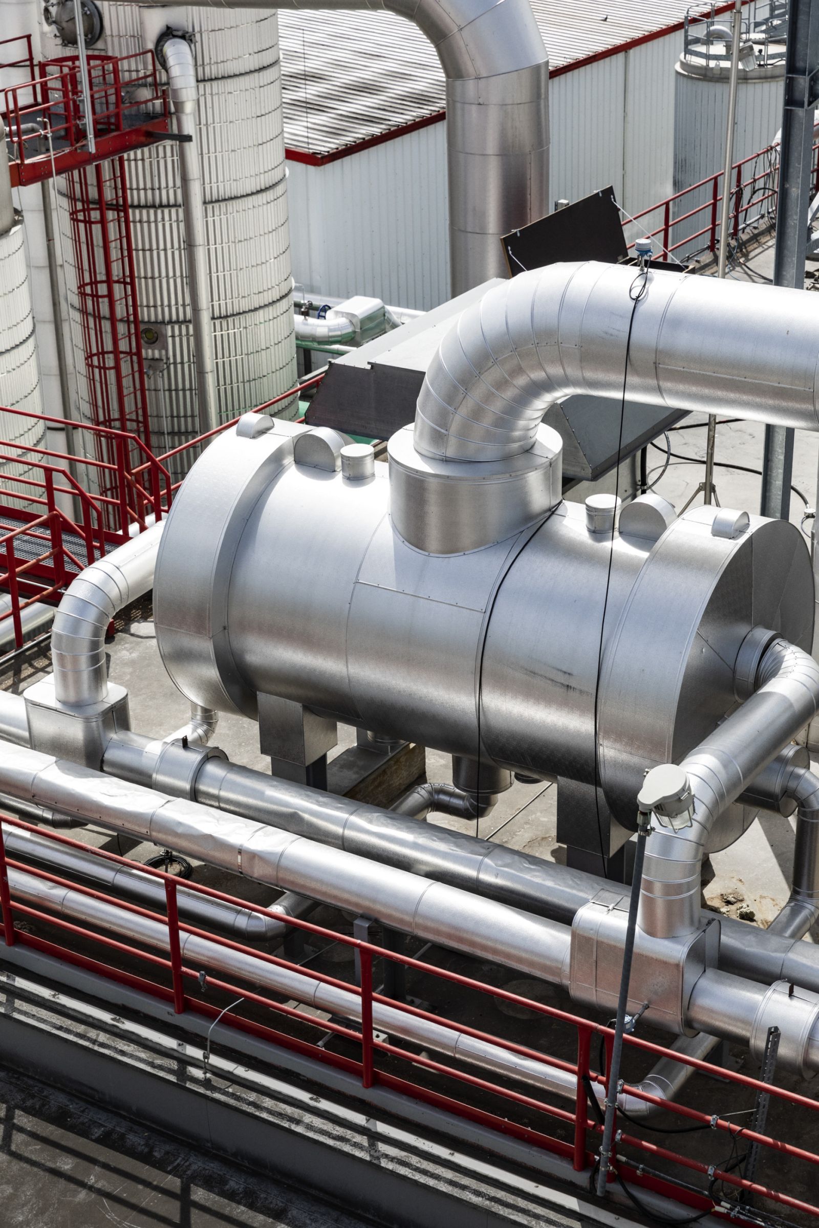 Installed on the roof, the Vahterus steam generator recovers heat energy from ethanol vapour to generate low pressure steam, which is the energy source for Pannonia Bio’s stillage evaporation system.
