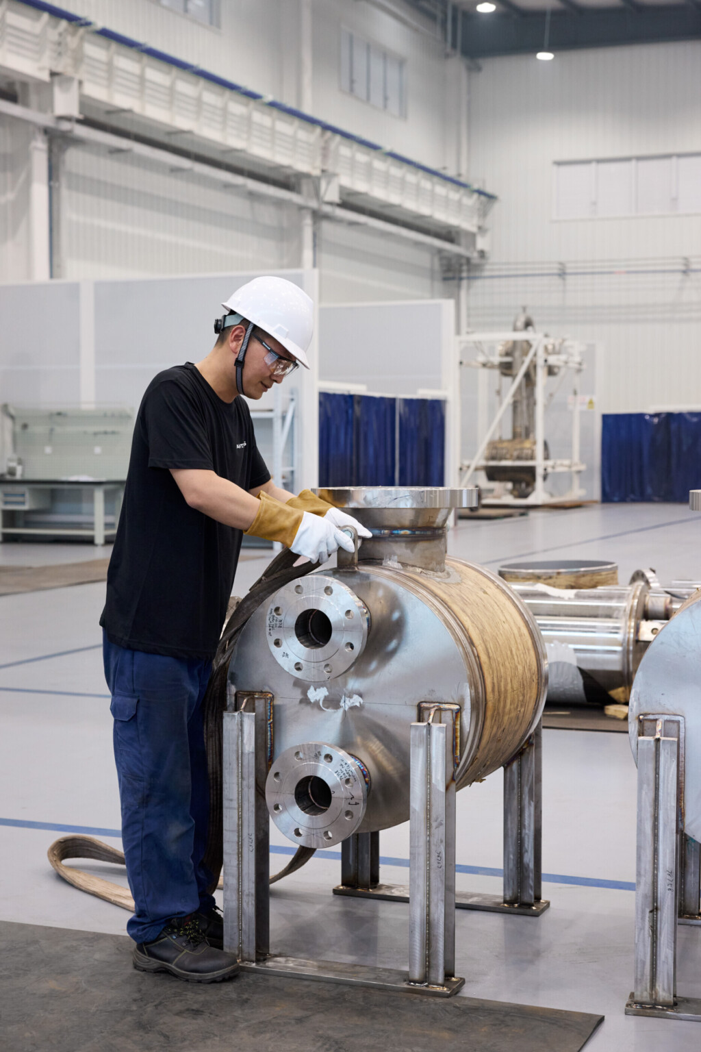 Employee06 clr vertical 2000x3000 20260813